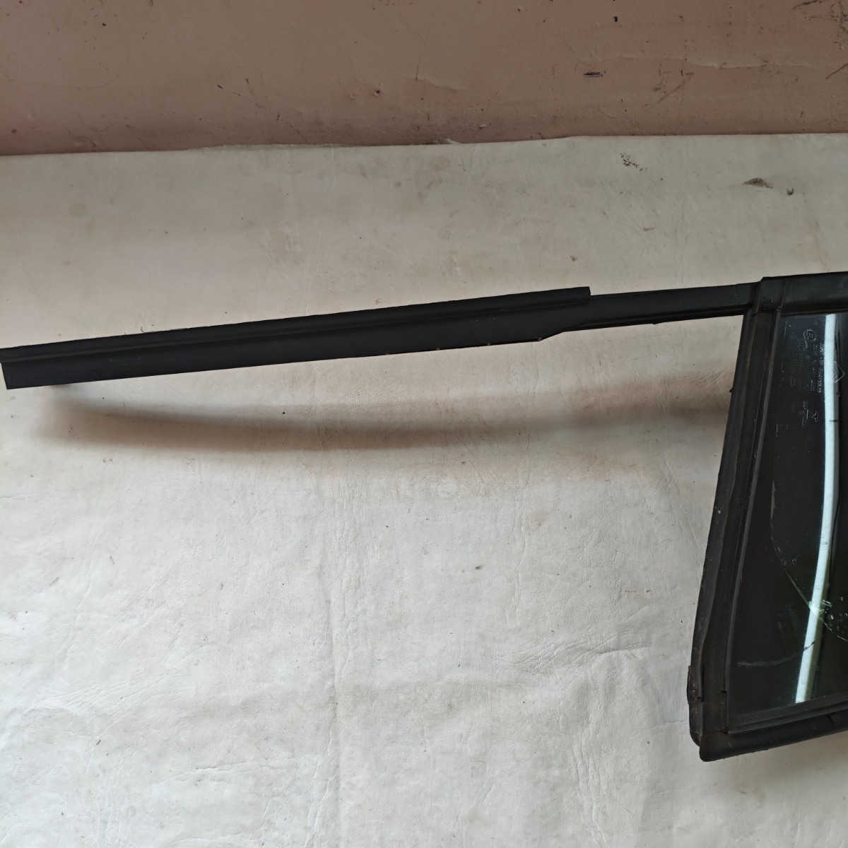 Vidro fixo da Porta Dianteira Direito Citroen C3 2013/2019 - Imagem 3