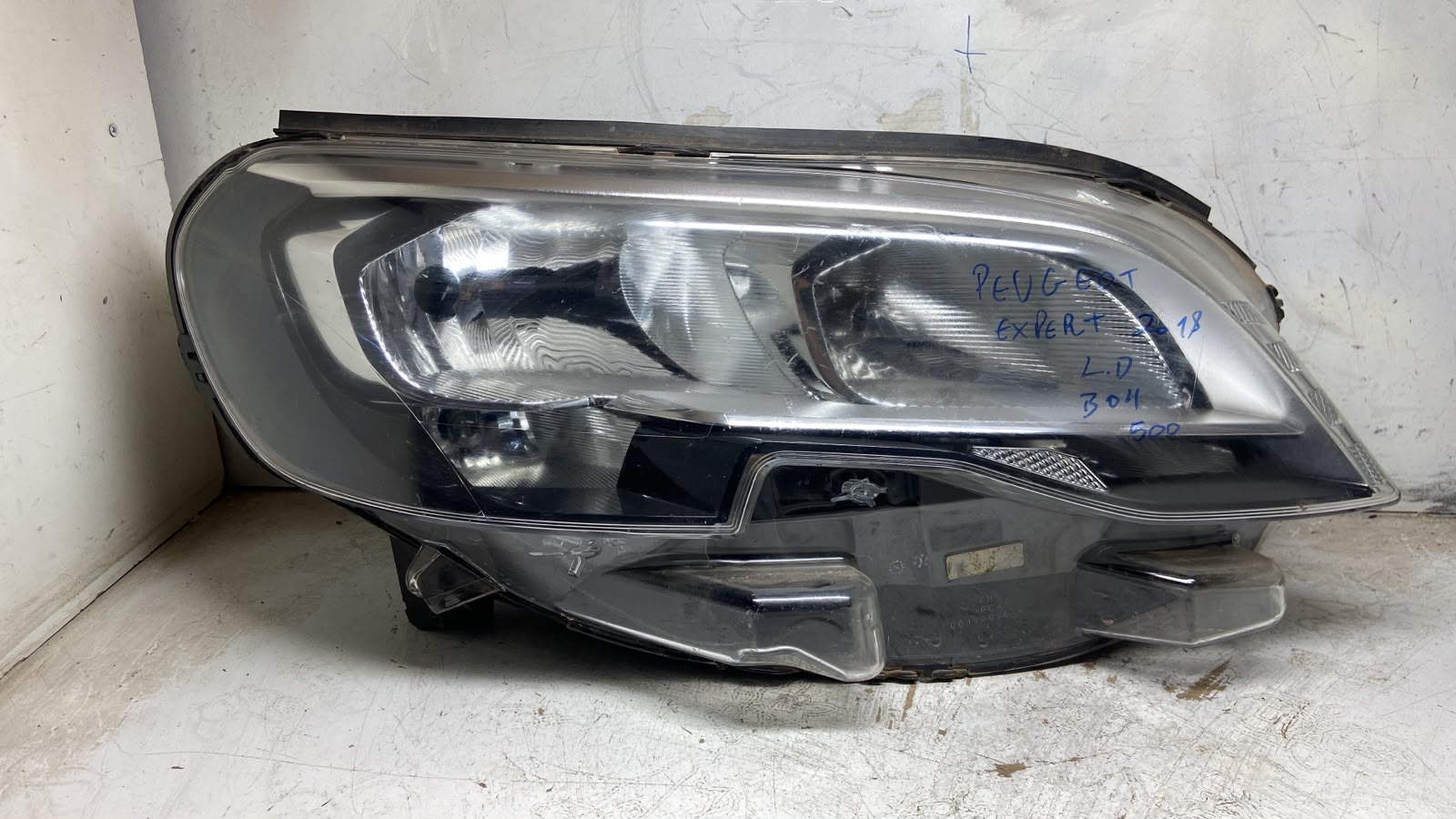 Farol Peugeot Expert 2018 Lado Direito