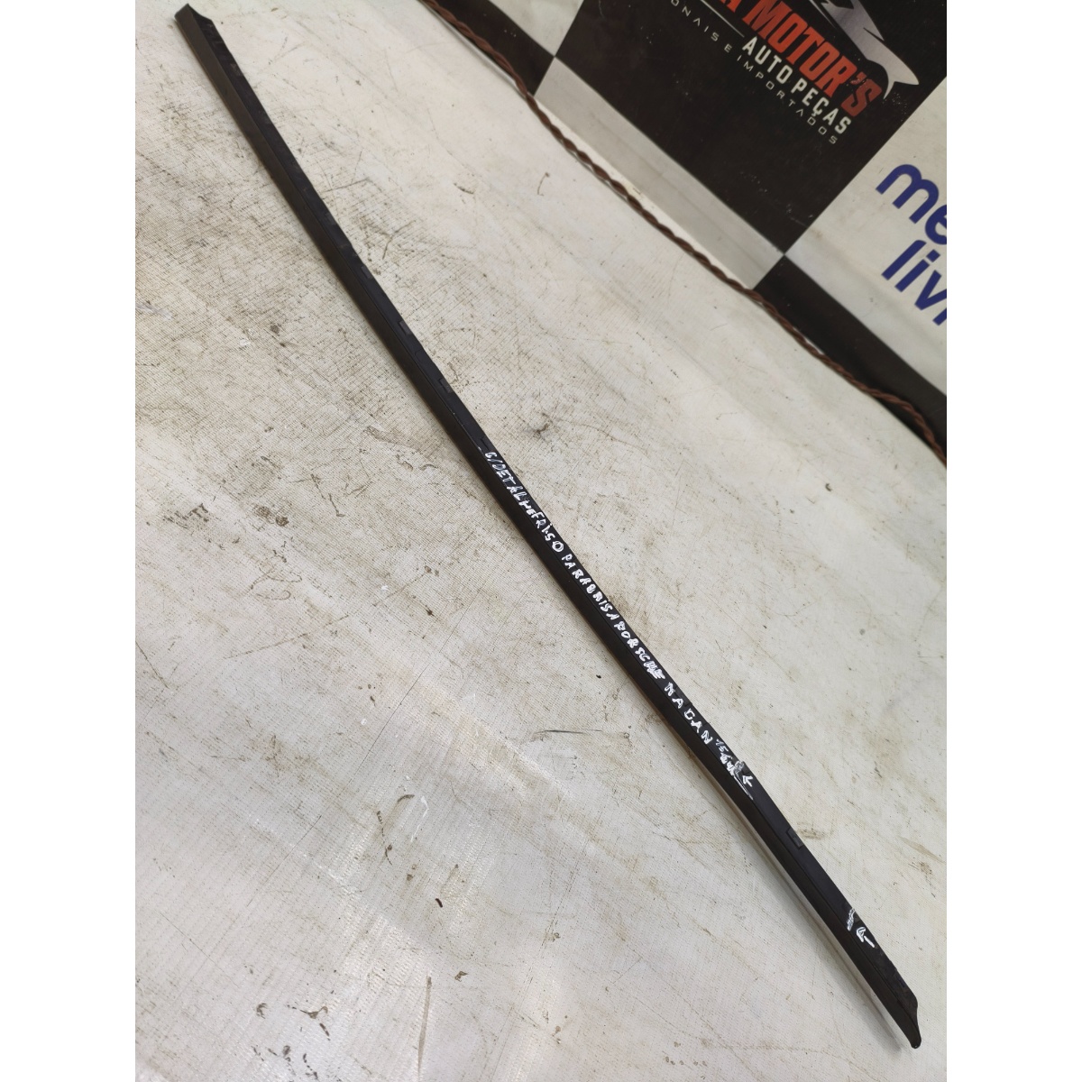 Friso Parabrisa Macan Direita 15/24 95B845328 Com Detalhe - Imagem 3