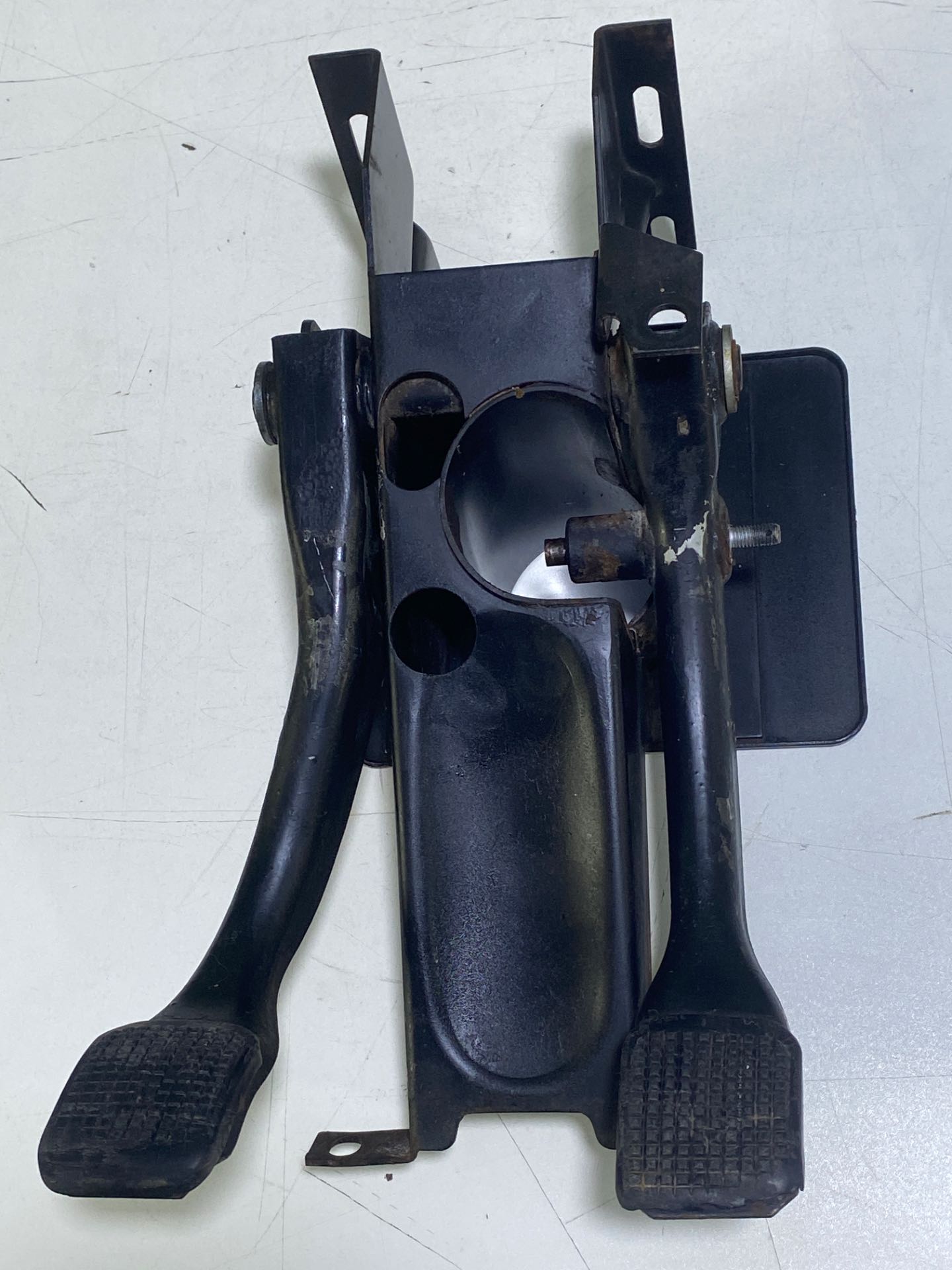 Suporte Pedaleira Embreagem Iveco Daily 3510 4912 1997 A2007 - Imagem 2