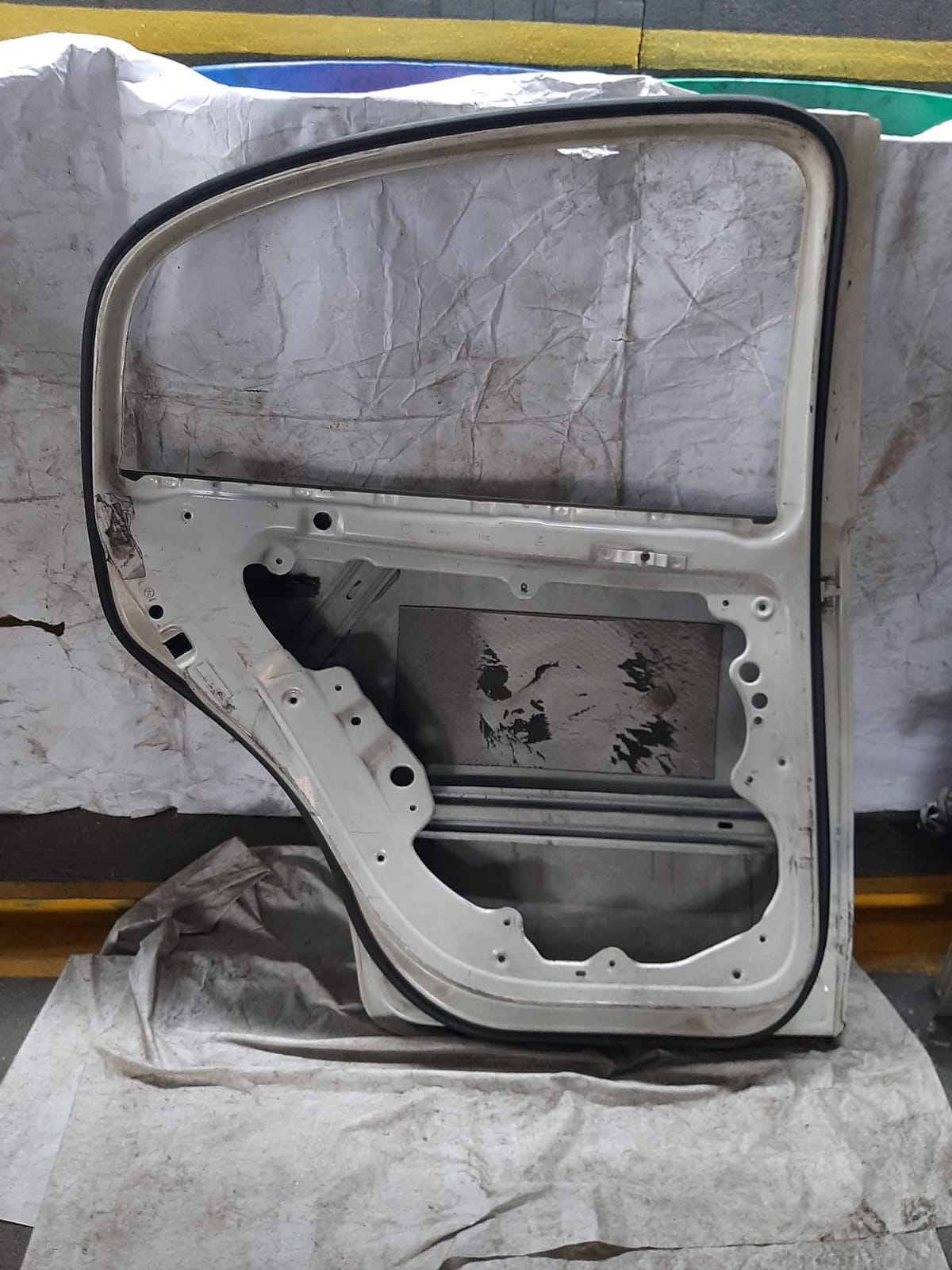 PORTA TRASEIRA POLO SEDAN 2003/2014 LADO ESQUERDO (BRANCO) - Imagem 2