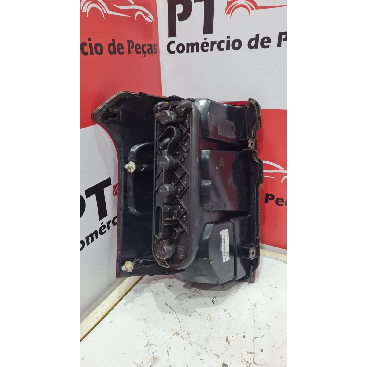 Lanterna Direita Chevrolet Montana 2011 a 2017 - Imagem 2