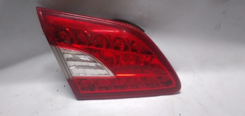 LANTERNA TRASEIRA SENTRA 2013/2015 BICOLOR TAMPA LE USADA @