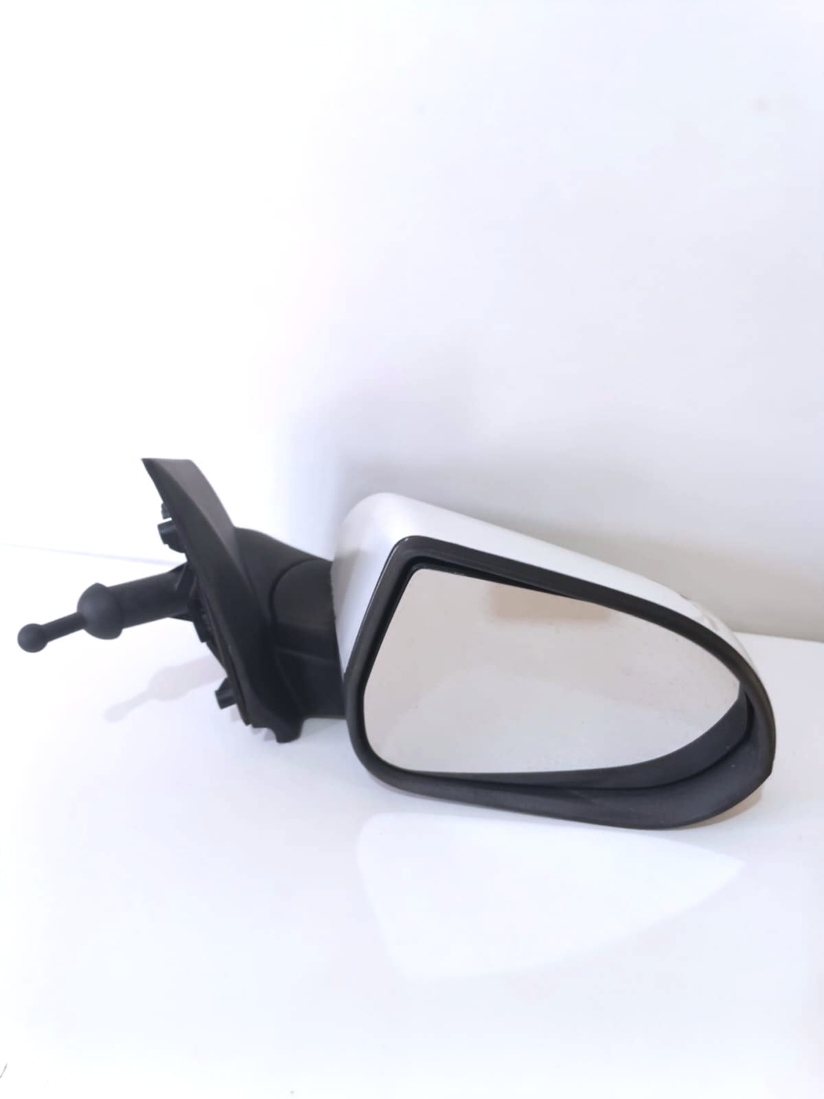 Retrovisor Direito Manual Chevrolet Onix Original Branco - Imagem 2