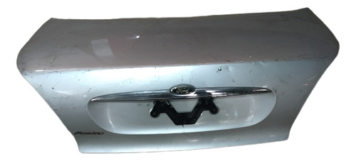 Tampa Traseira Do Ford Mondeo Prateado