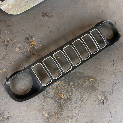 Grade Dianteira Jeep Renegade 2015 À 2018 Com Aro Cromado Preto Cromado - Imagem 6