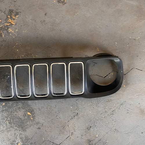 Grade Dianteira Jeep Renegade 2015 À 2018 Com Aro Cromado Preto Cromado - Imagem 8