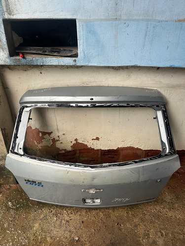 Tampa Traseira Original Chevrolet Agile 52047344 Prata - Imagem 2