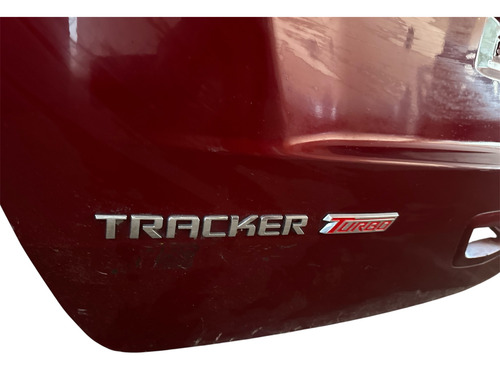 Tampa Traseira Chevrolet Tracker Vrm Original Usada 94826579 Vermelha - Imagem 5