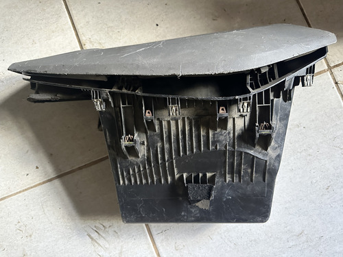 Porta Luvas Com Difusor De Ar Do Onix 13/20 Usado Com Detalh - Imagem 2