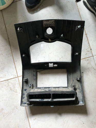 Moldura Central Difusor Ar Nissan Livina 2009/14 Orig - Imagem 2