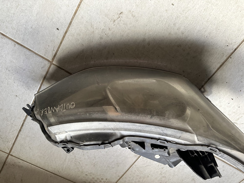 Farol Direito Mitsubishi Outlander 2013/14 Usado Com Detalhe Direito/passageiro - Imagem 3