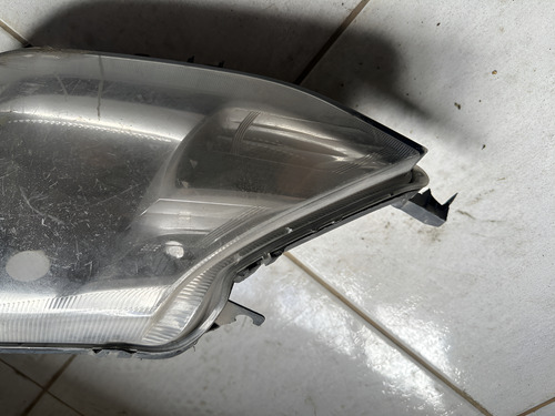 Farol Lado Direito Toyota Etios 2013 A 2016 Com Trava Quebra Direito/passageiro
