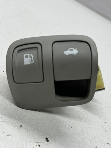Botão Abertura Porta Mala E Tanque Azera 07 A 011 935553l000
