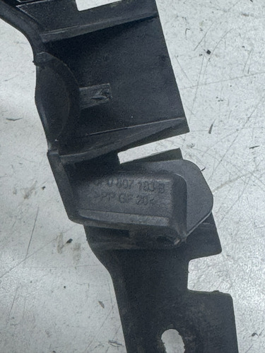 Guia Parachoque Direito Audi A3 Sportback 10 A 12 8p0807184 - Imagem 3