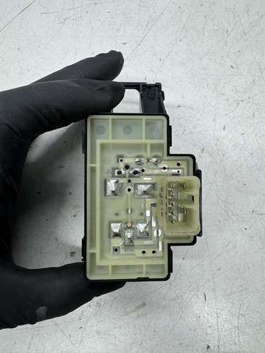 Botão Vidro Elétrico Esquerdo Hyundai Elantra 17/18 - Imagem 2