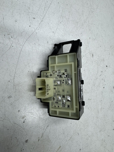 Botão Vidro Elétrico Direito Hyundai Elantra 17/18 - Imagem 2