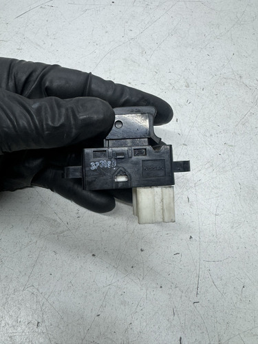 Botão Vidro Elétrico Nissan Livina - Imagem 2