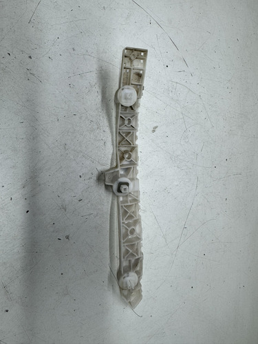 Guia Parachoque Traseiro Direito Nissan Kicks - Imagem 2