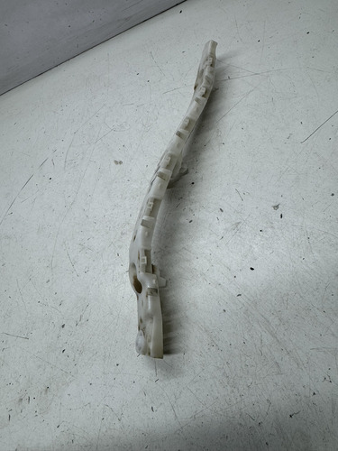 Guia Parachoque Traseiro Direito Nissan Kicks - Imagem 3