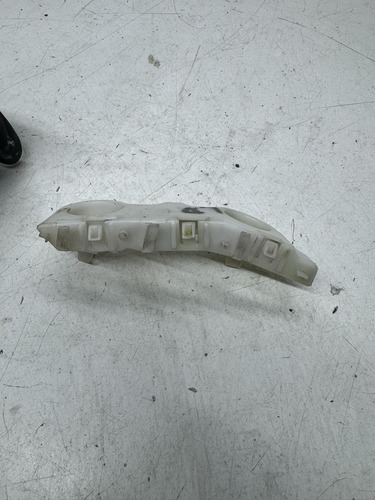 Guia Parachoque Direito Nissan Kicks - Imagem 3