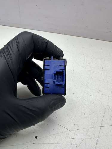 Botao Abertura Porta Malas Renault Kwid - Imagem 2