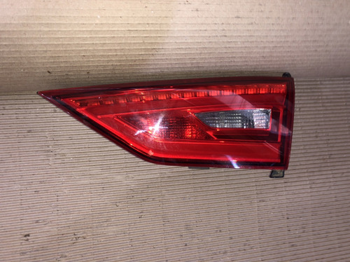 Lanterna Tampa Direita Audi A3 Sedan 2014 A 2016 Direito/passageiro Vermelho