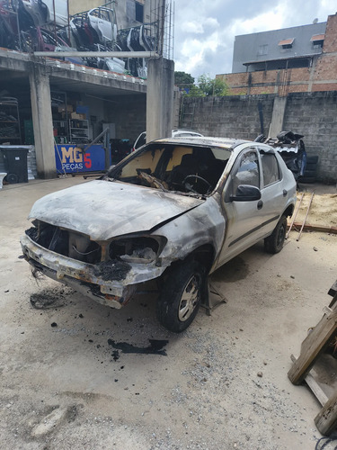 Peças Do Prisma 2012 Sucata Baixada No Detran Mg Prateado - Imagem 3