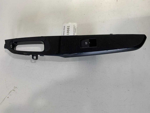 Moldura C/botão Vidro Tras Esq Toyota Yaris 2018 742720d650 - Imagem 4