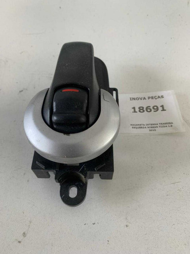 Maçaneta Interna Traseira Esquerda Nissan Tiida 1.8 2012 Preto Traseira - Imagem 3