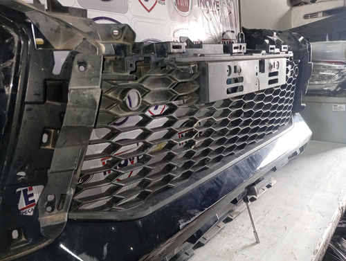 Para-choque Dianteiro Pajero Sport 2021 A 2023 Com Avaria Preto - Imagem 4