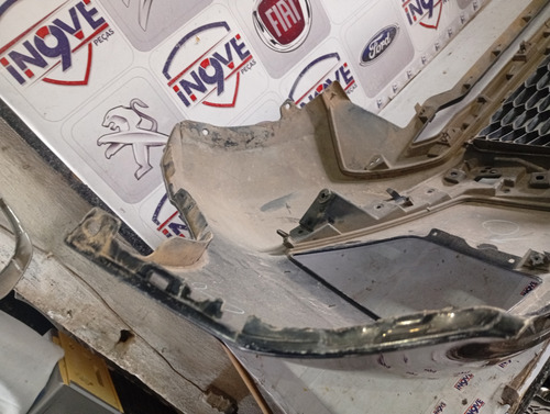 Para-choque Dianteiro Pajero Sport 2021 A 2023 Com Avaria Preto - Imagem 8