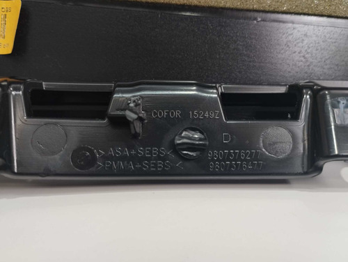 Moldura Ext Porta Tras Dir Peugeot 2008 15/21 Cod 9807376277 Prata - Imagem 2