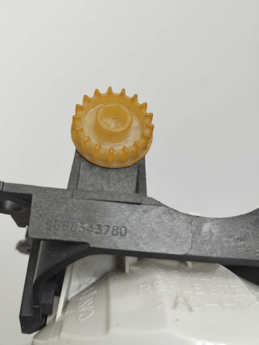 Farol Milha Peugeot 2008 15/21 Cod 9688343780 Branco - Imagem 2