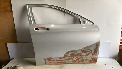 Porta Dianteira Direita A200 2014-2017 Usada C/ Detalhes Dianteira Direito Prateado