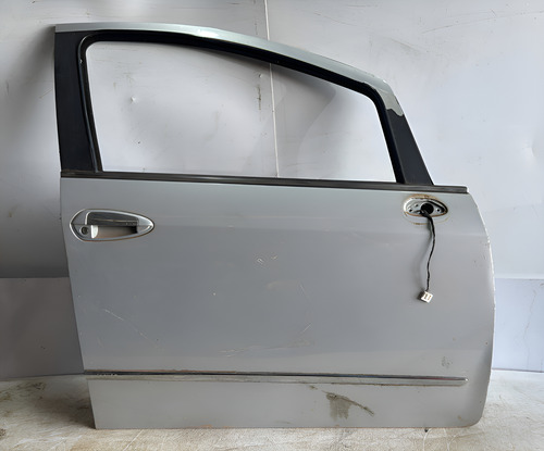 Porta Dianteira Dir. Fiat Linea 2007-2016 Usada Dianteira Direito Prateado