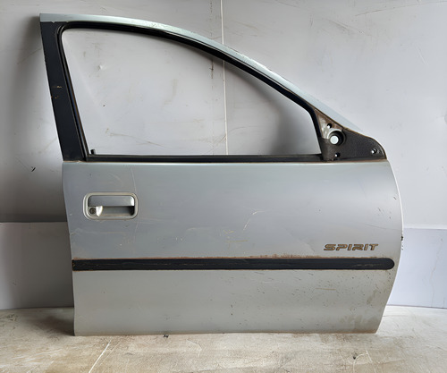 Porta Dianteira Dir. Fiat Linea 2007-2016 Usada Direito Prateado Dianteira