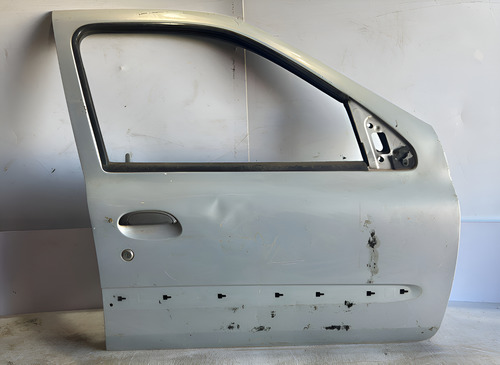 Porta Diant. Dir. Clio 2002 4p Usada Direito Prateado Dianteira