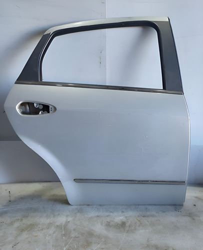 Porta Traseira Dir. Fiat Linea 2008-2016 Original Usada Traseira Direito Prateado