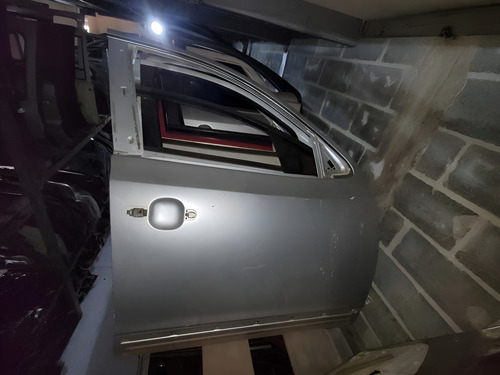 Porta Dianteira Direita Vera Cruz Original Usado  Dianteira Direita Prateado