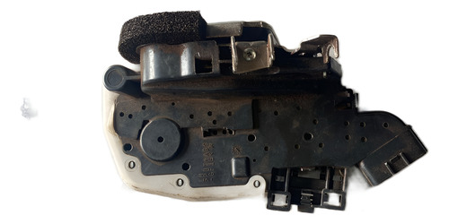 Fechadura Tras. Esq. Orig. Nissan March 2011 A 2020 Usada