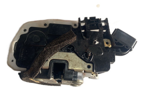 Fechadura Tras. Esq. Orig. Nissan March 2011 A 2020 Usada - Imagem 2