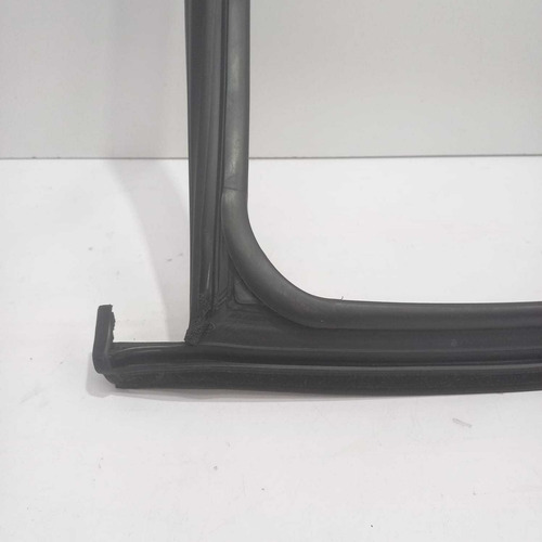 Borracha Canaleta Tras Esq Renault Kwid Cod 823305495r Preto - Imagem 1