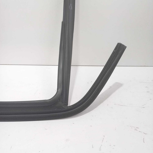 Borracha Canaleta Tras Esq Renault Kwid Cod 823305495r Preto - Imagem 2