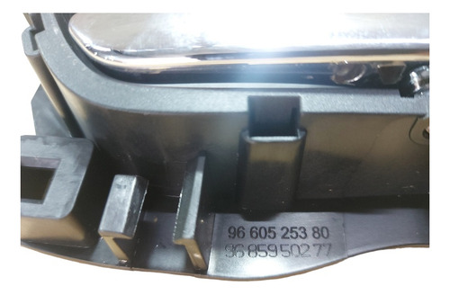 Maçaneta Interna Dianteira Direita Peugeot  408 Citroen C4  - Imagem 8