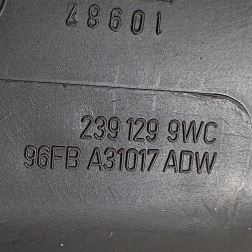 Acabamento Lateral Traseiro Esquerdo Original Ford Fiesta 00 - Imagem 2