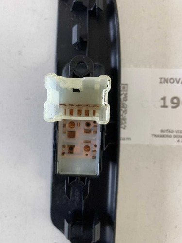 Botão Vidro Elétrico Traseiro Direito March 2013 A 2017 - Imagem 2
