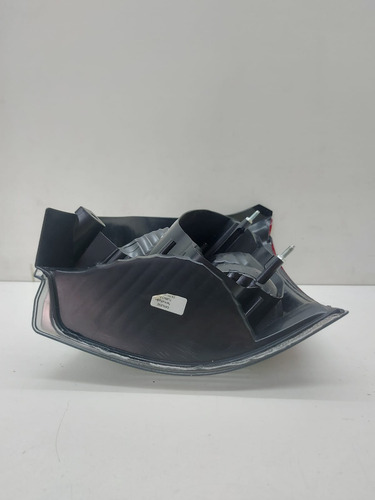 Lanterna Traseira Esquerda Palio 2004 A 2016 Paralela Esquerdo/motorista Vermelho - Imagem 2