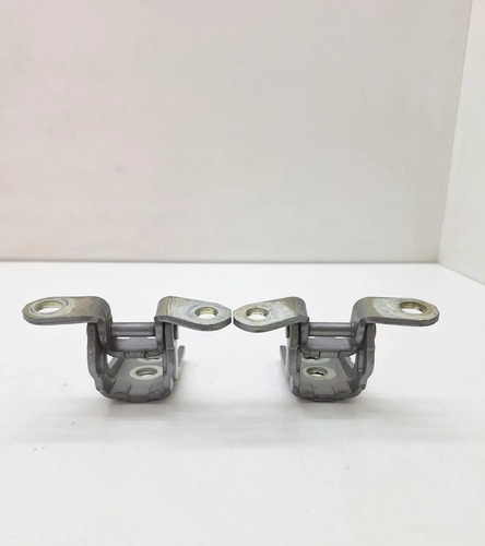 Dobradiça Porta Dianteira Esquerda Nissan March 2013 A 2018