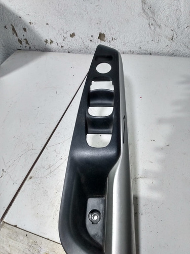 Moldura Botao Vidro Eletrico Nissan Kicks 2017 Lado Motorist